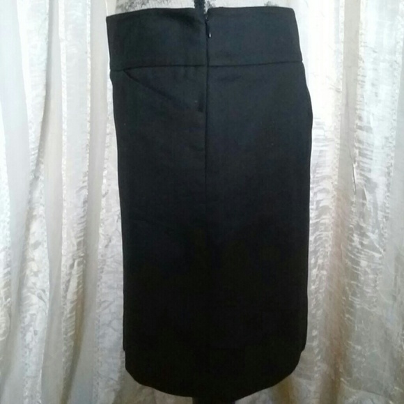 Ann Taylor LOFT Women's Black Skirt - Picture 2 of 5